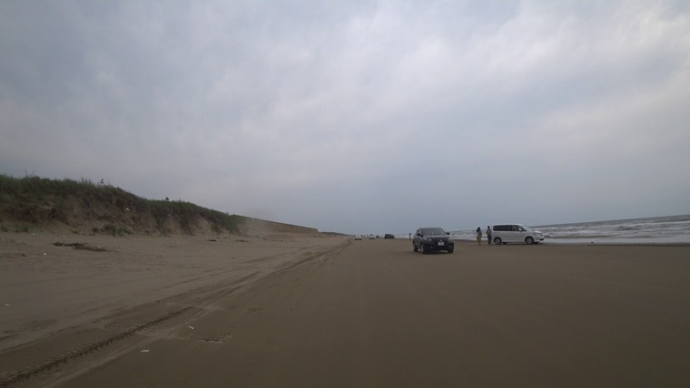 迫る波のすぐ横を走れる砂浜はなかなかできないので1度は体験してほしいです