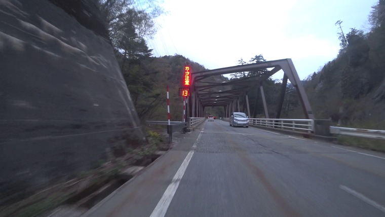 長野へ向かうため安房峠へ 日も落ちてきて寒くなってきました。13度です